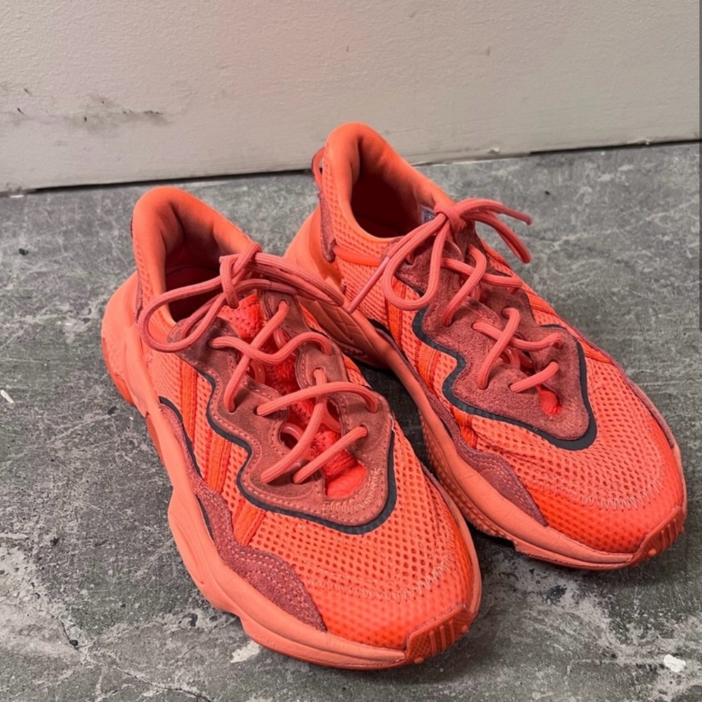 2019 Ozweego ‘Bold Orange’ Adidas Size 4.5